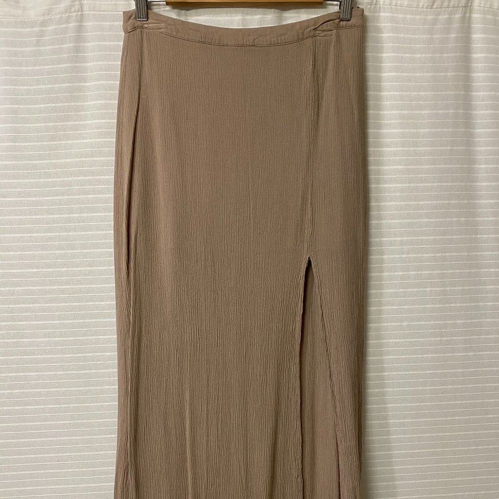 Camel maxi skirt with slit